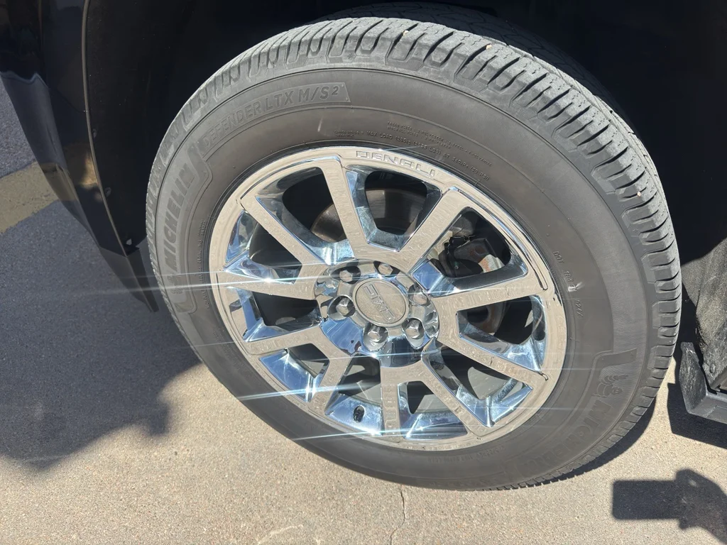 Used 2018 Onyx Black GMC Denali image 26