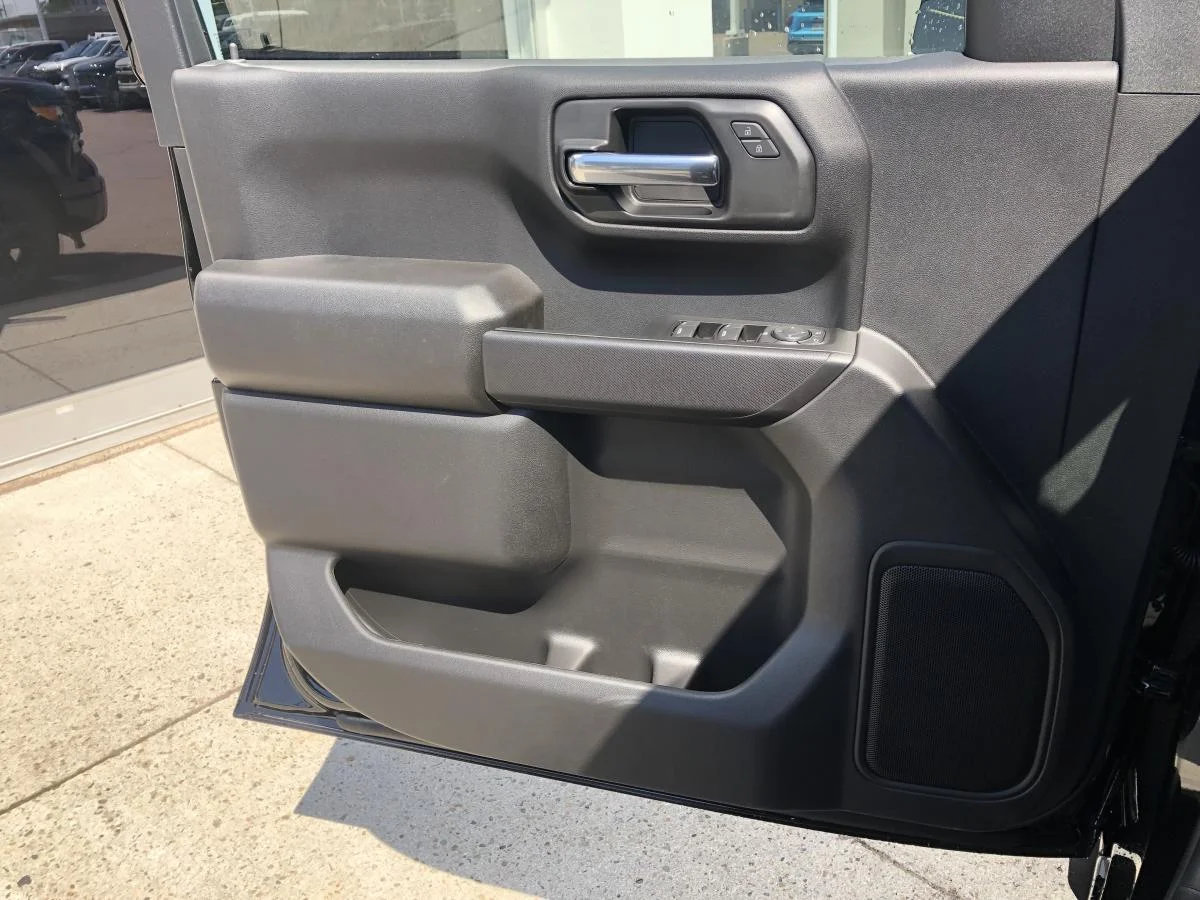 New 2026 Black Chevrolet 4wd Crew Cab 147 image 17