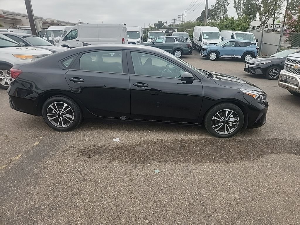 Used 2024 Black Kia LXS image 17