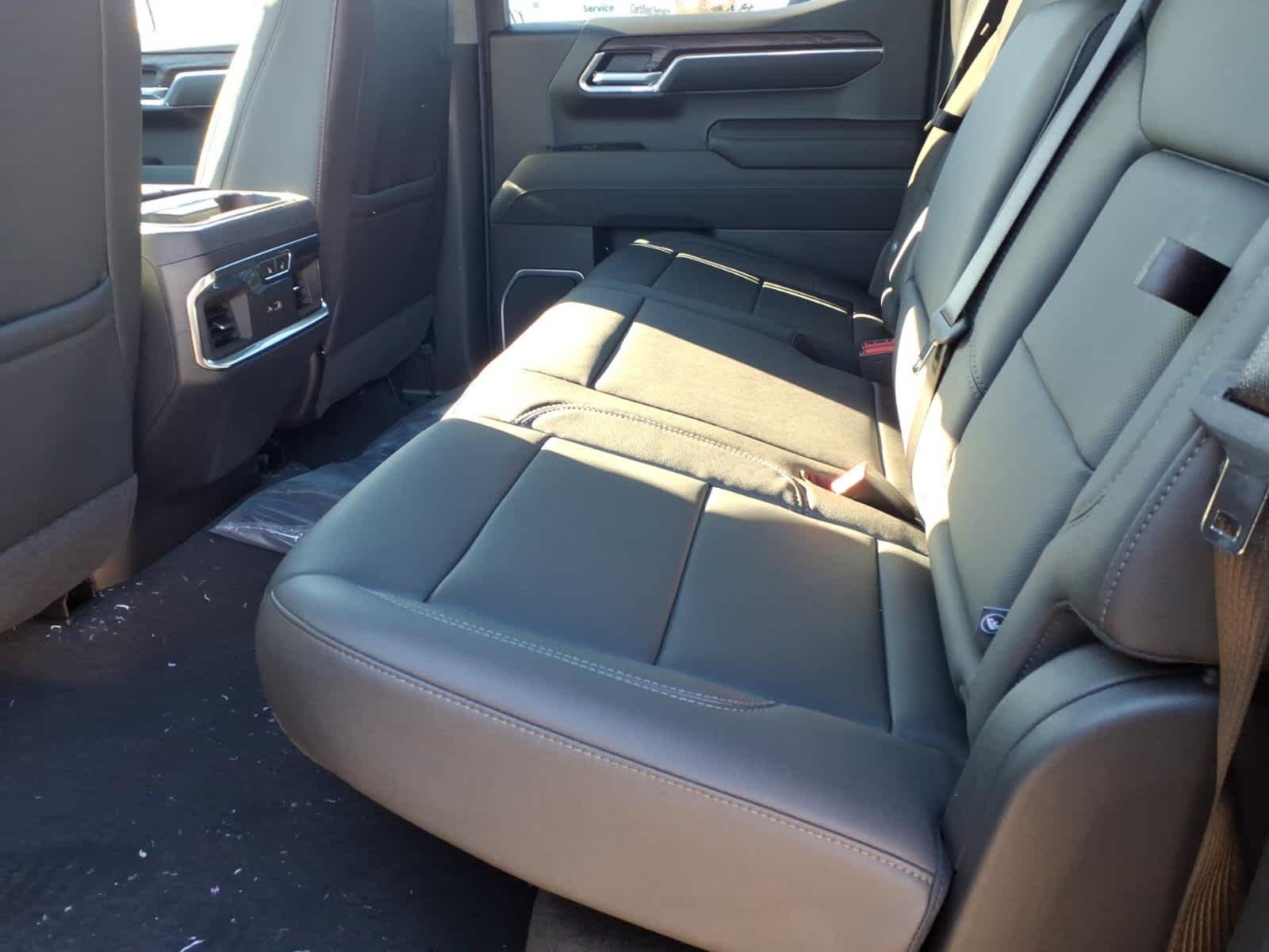 2026 GMC Sierra 1500 SLT - Photo 9
