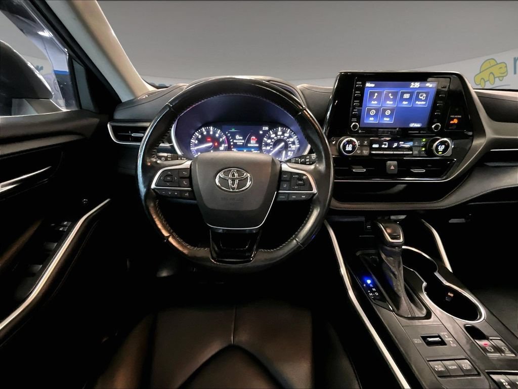 Used 2020 Moon Dust Toyota XLE image 18