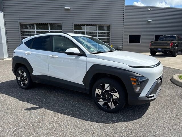 Used 2024 White Hyundai SEL image 2