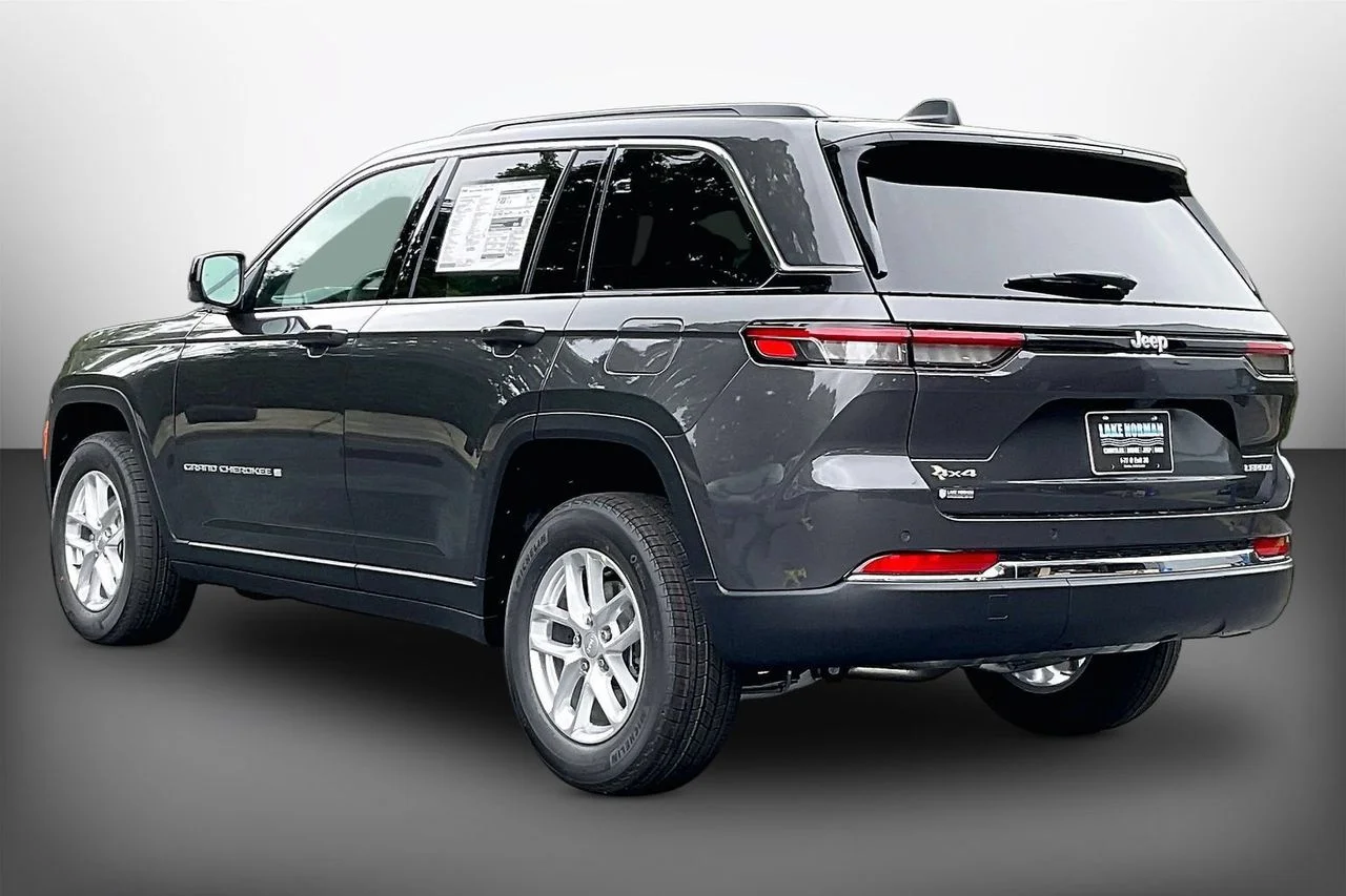 New 2026 Baltic Gray Metallic Clearcoat Jeep Laredo X image 6