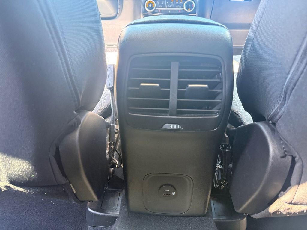 Used 2022 Gray Ford SE image 21