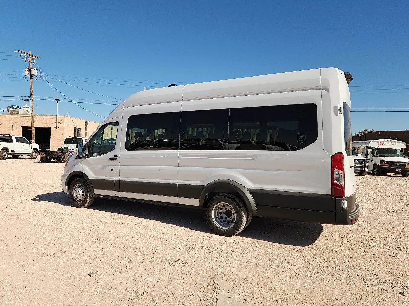 New 2026 Oxford White Ford XLT image 4