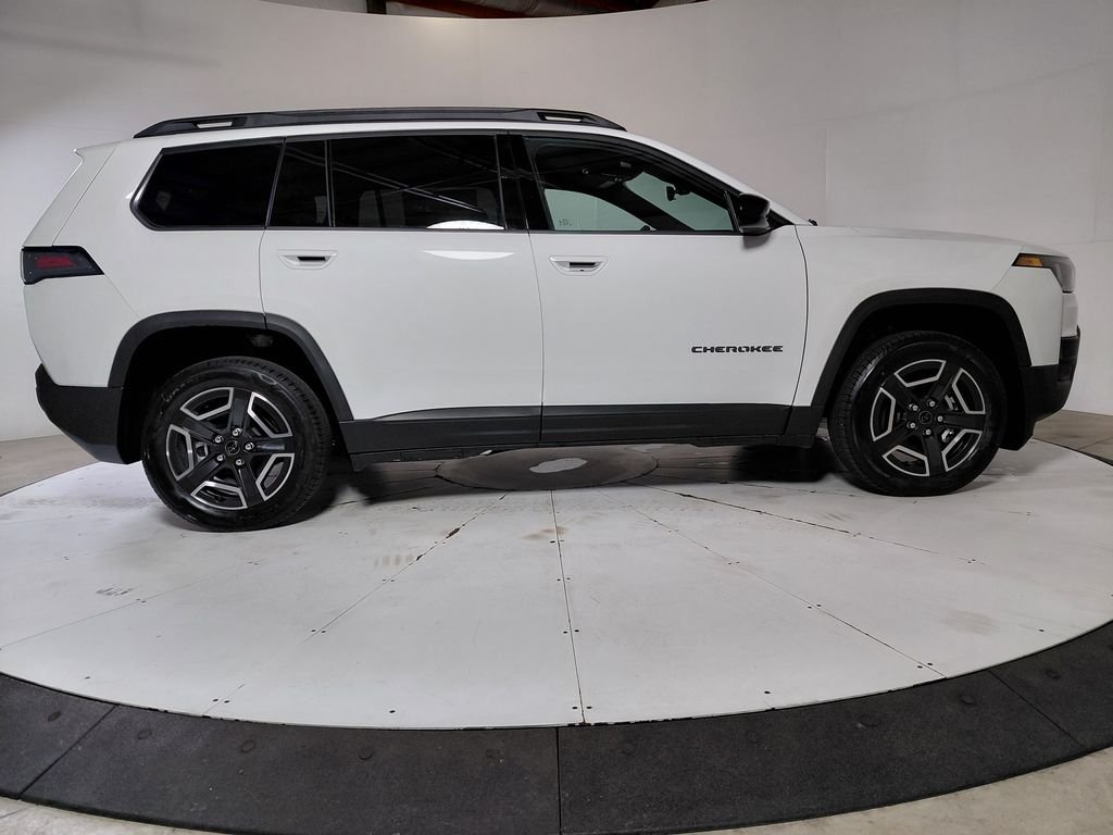 New 2026 Bright White Clear-Coat Exterior Paint Jeep Laredo image 8