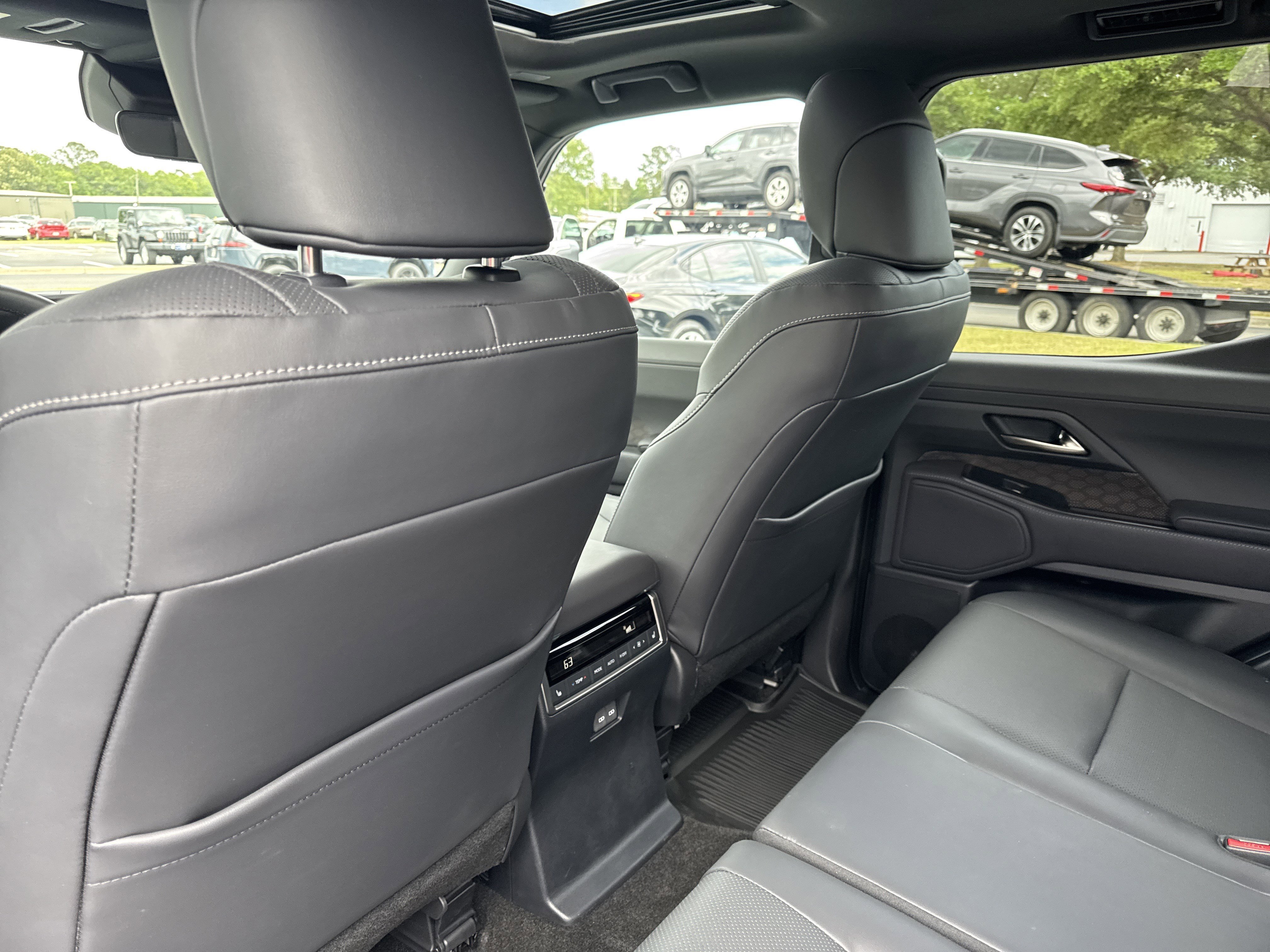 Used 2025 Incognito Lexus 550 Premium+ image 17