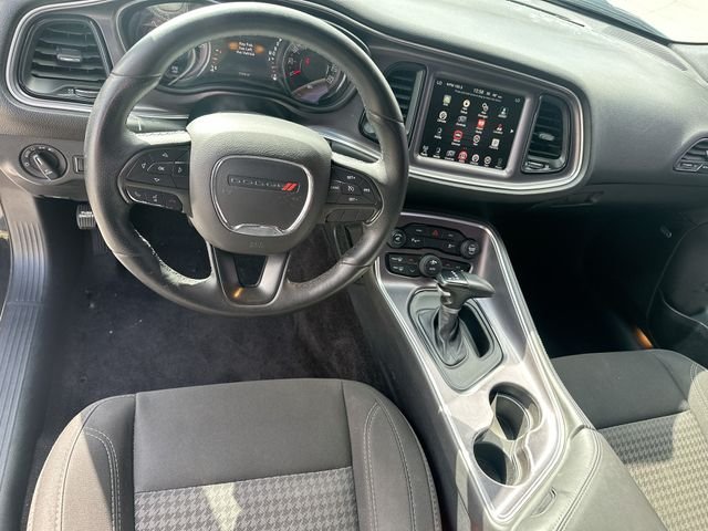 Used 2016 Black Dodge SXT image 22