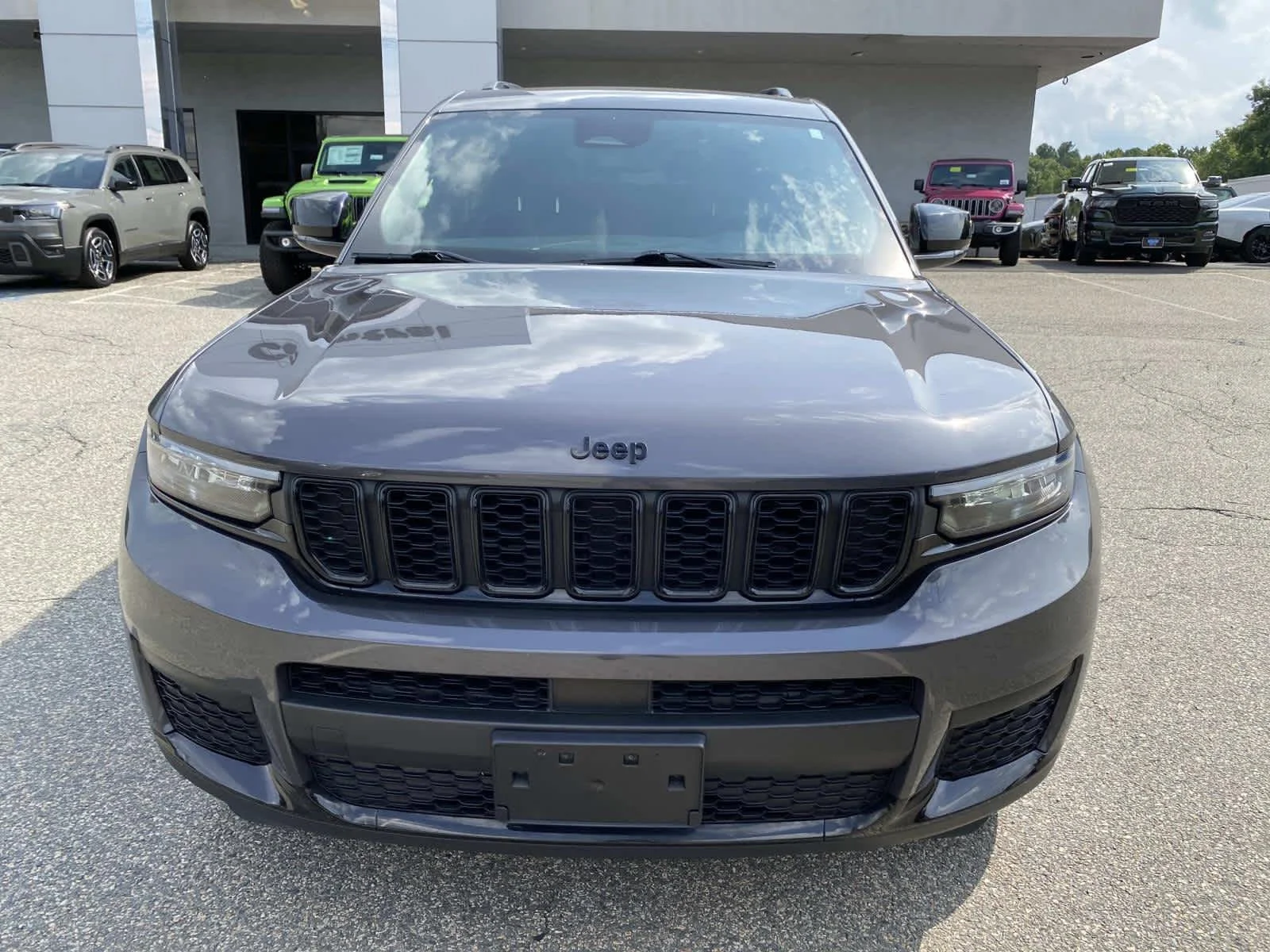 Used 2023 Baltic Gray Metallic Clearcoat Jeep Altitude image 10