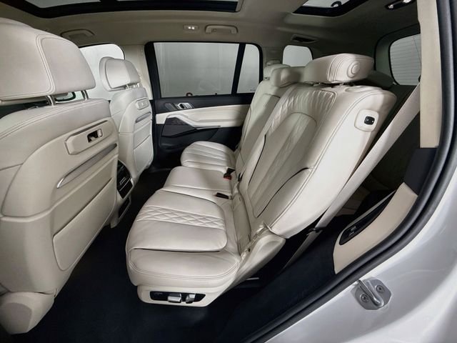 Used 2027 White Metallic BMW xDrive40i image 25