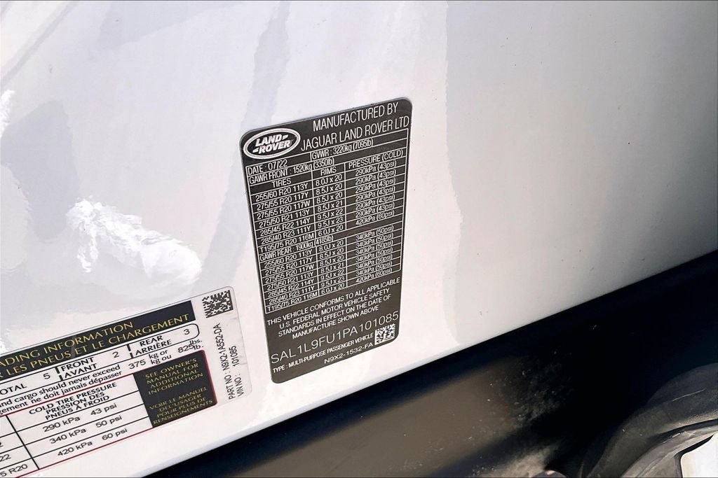 Used 2023 White Land Rover SE Dynamic image 33