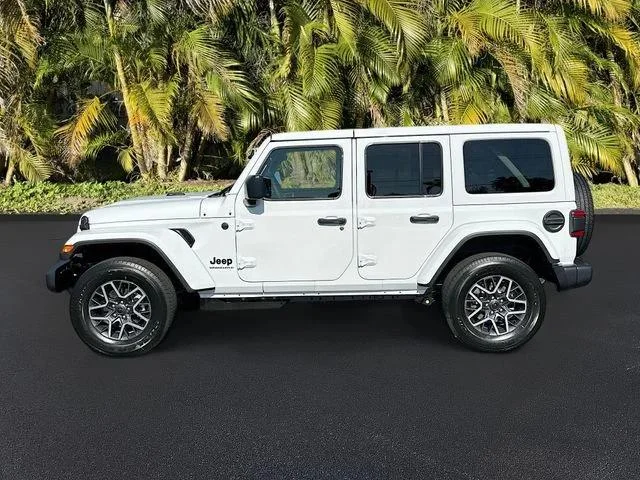 New 2026 Bright White Clear-Coat Exterior Paint Jeep Sahara image 2