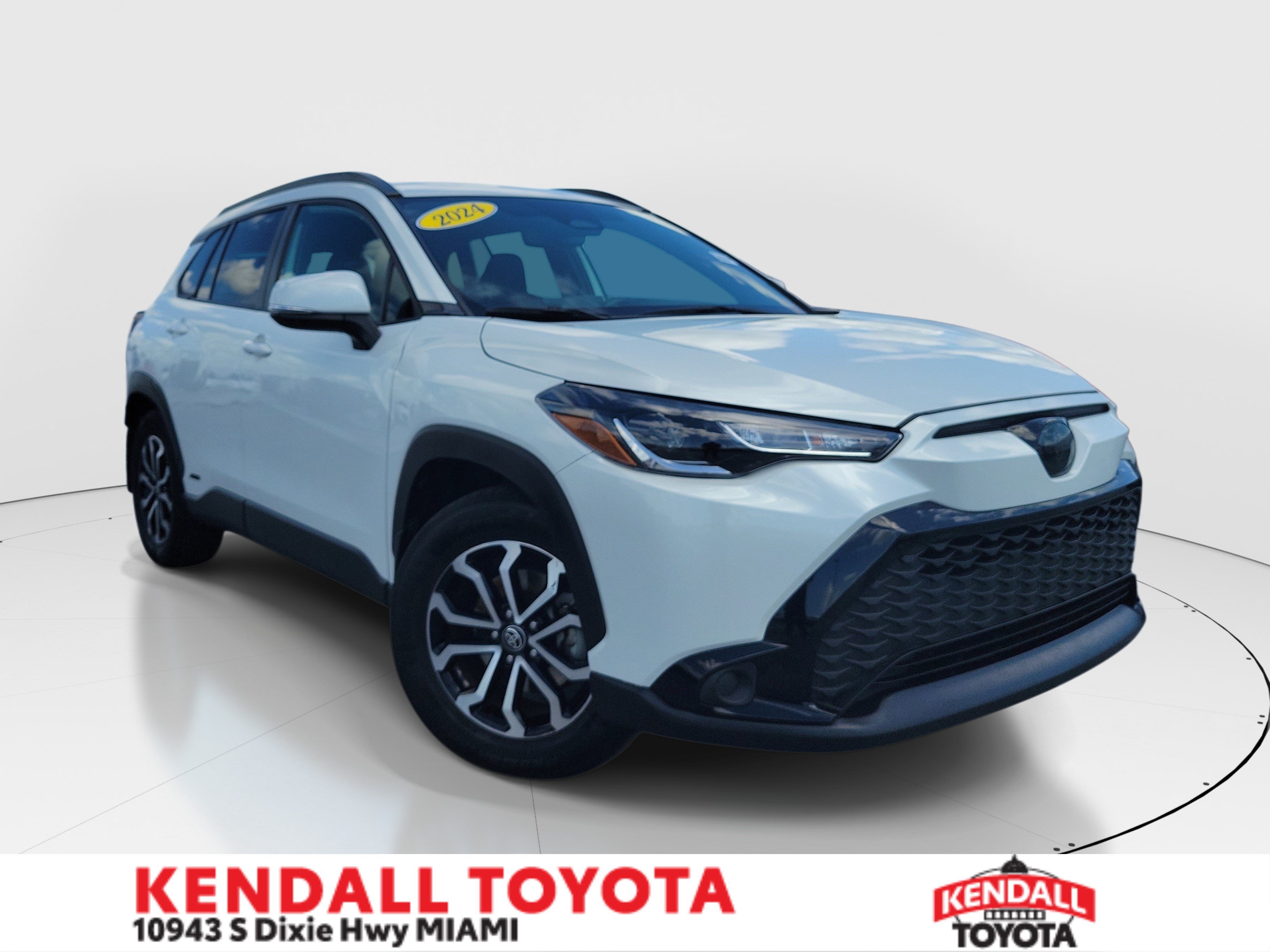 Used 2024 Pearl Toyota Hybrid SE image 1