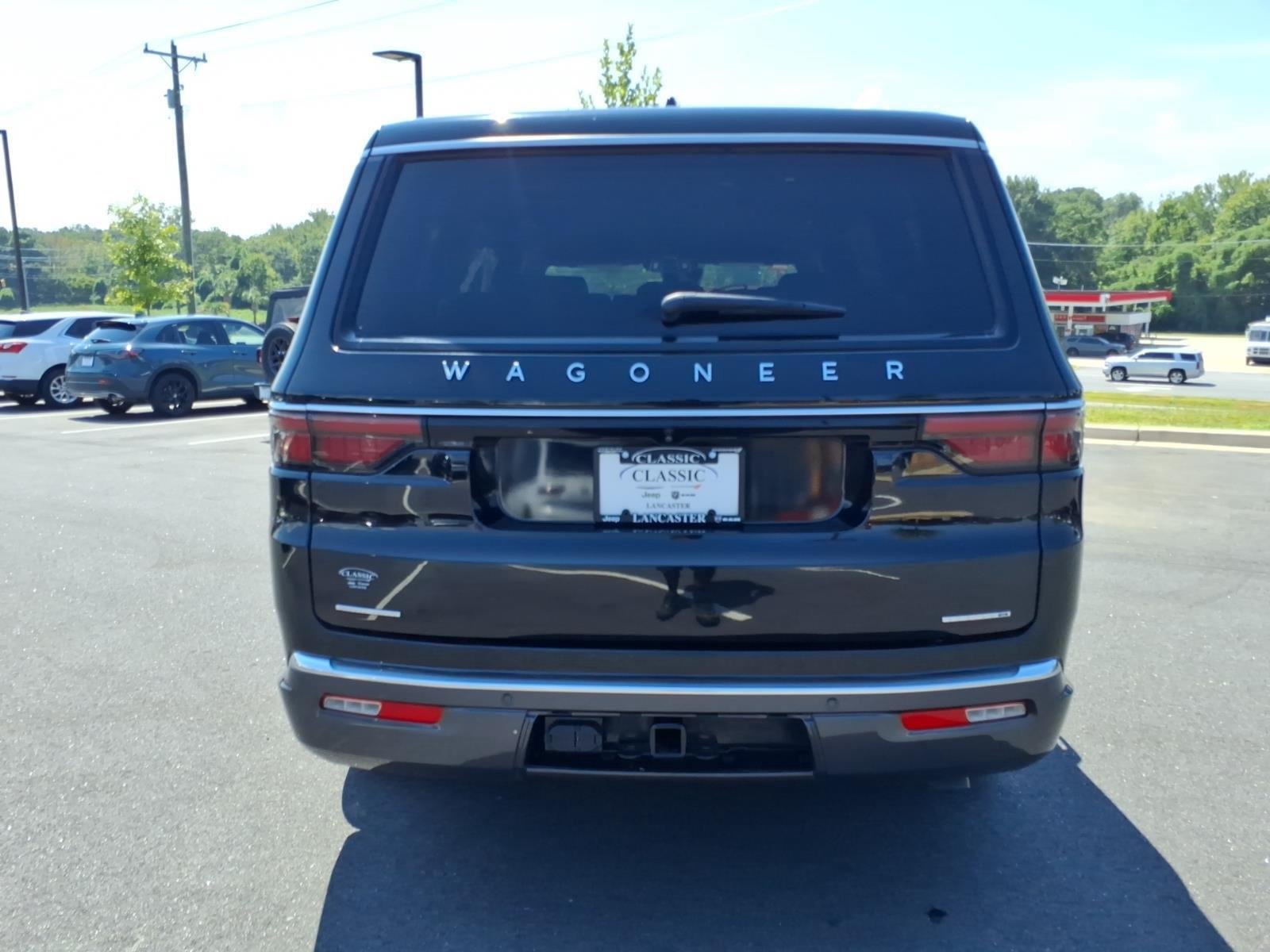 Used 2022 Diamond Black Crystal Pearlcoat Jeep Series III image 18