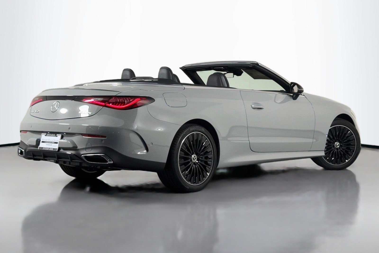 New 2026 MANUFAKTUR Alpine Grey Metallic Mercedes-Benz CLE 450 4MATIC® Cabriolet image 11