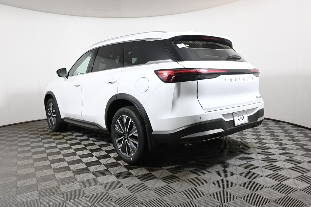 New 2027 RADIANT WHITE INFINITI Luxe AWD image 5