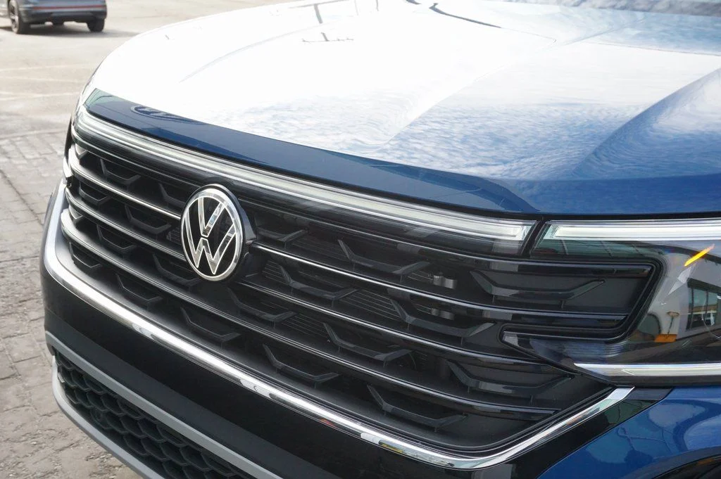 New 2026 Blue Volkswagen 2.0T SE w/Technology image 32