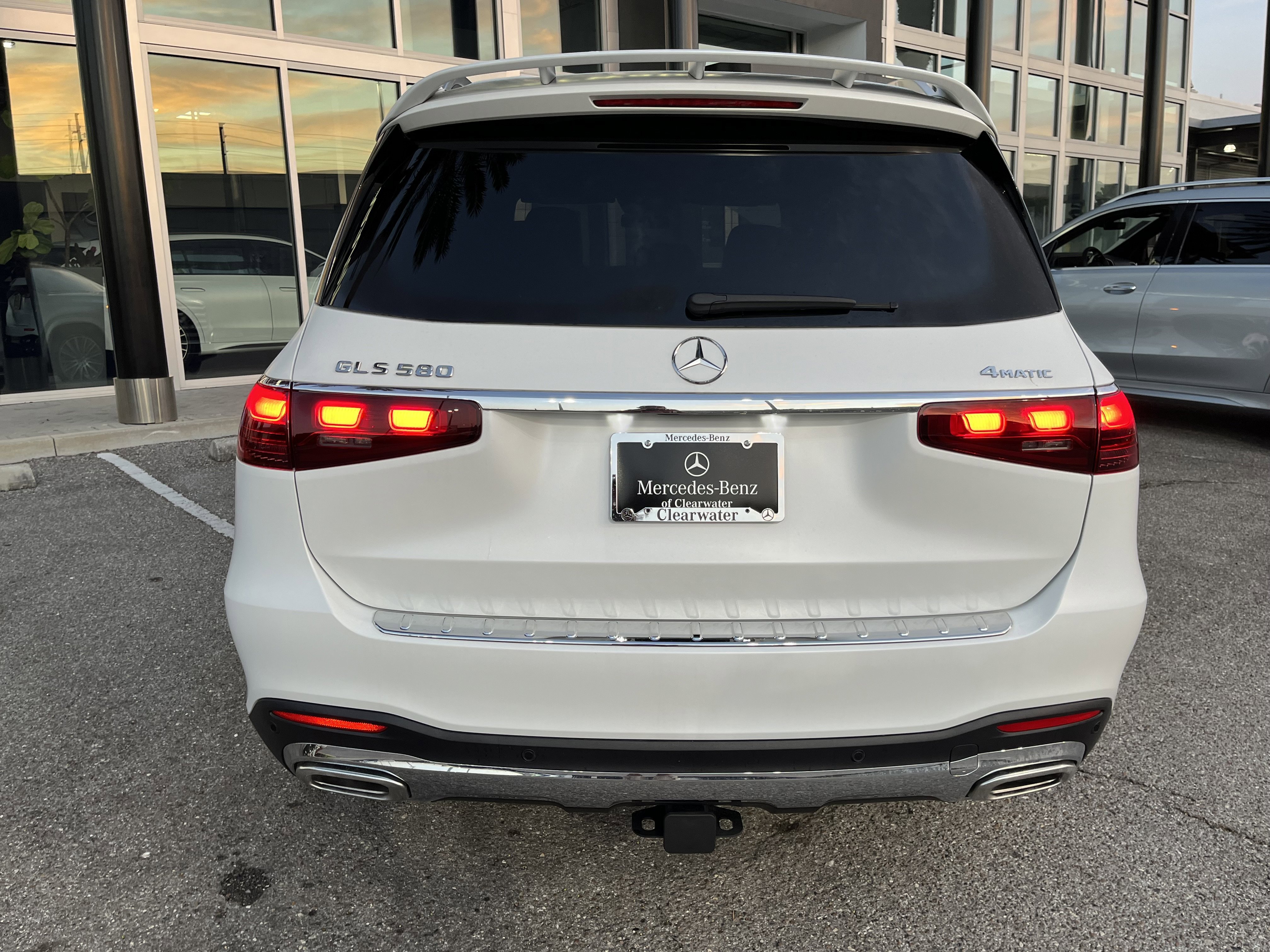 New 2026 MANUFAKTUR Moonlight White Magno Mercedes-Benz GLS 580 image 5