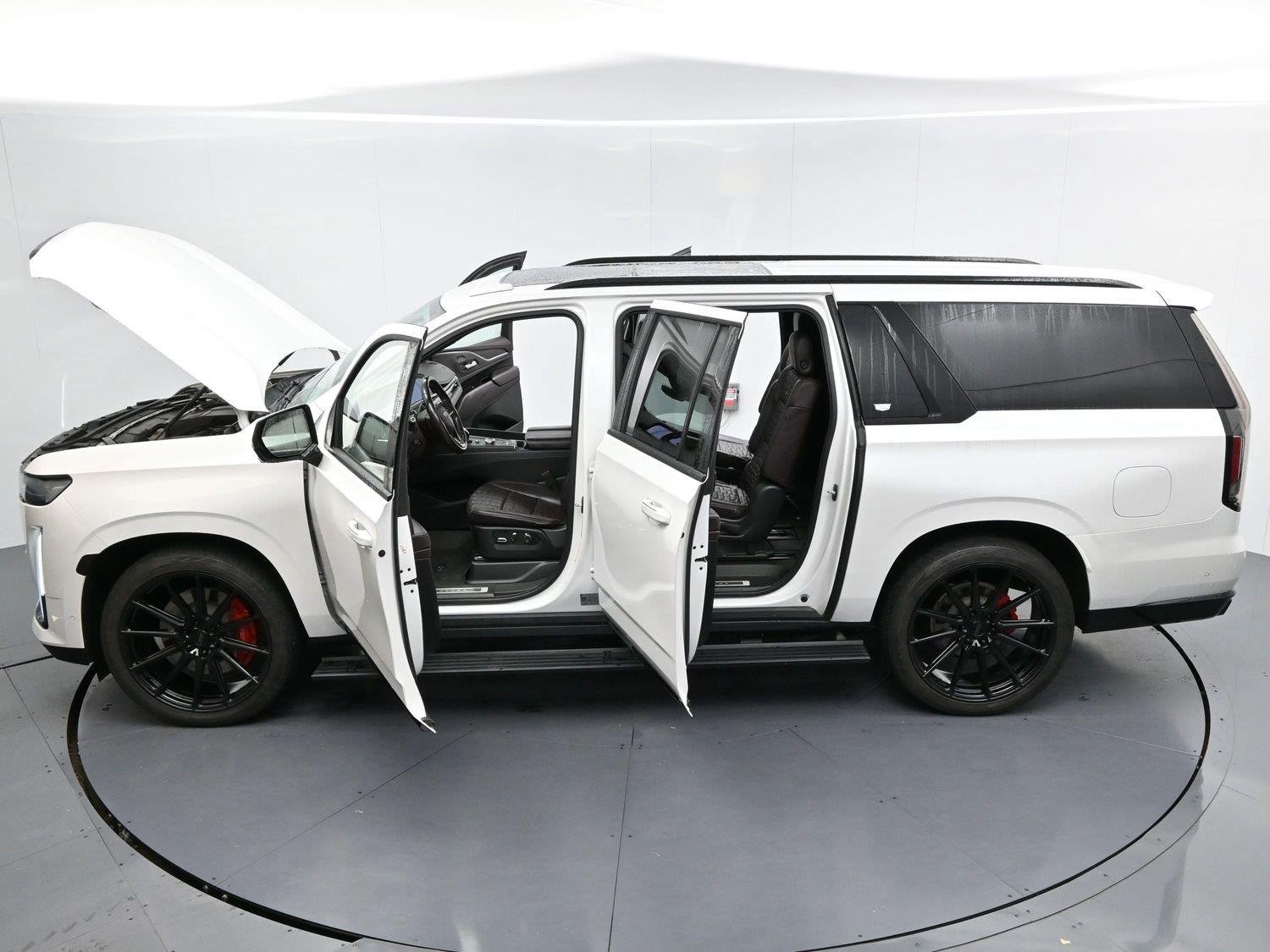 Used 2021 Crystal White Tricoat Cadillac Sport Platinum image 46