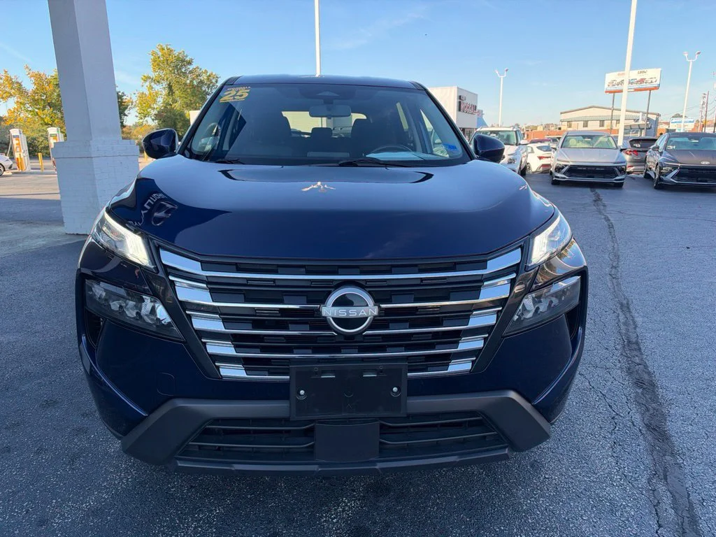 Used 2025 Blue Nissan SV image 3