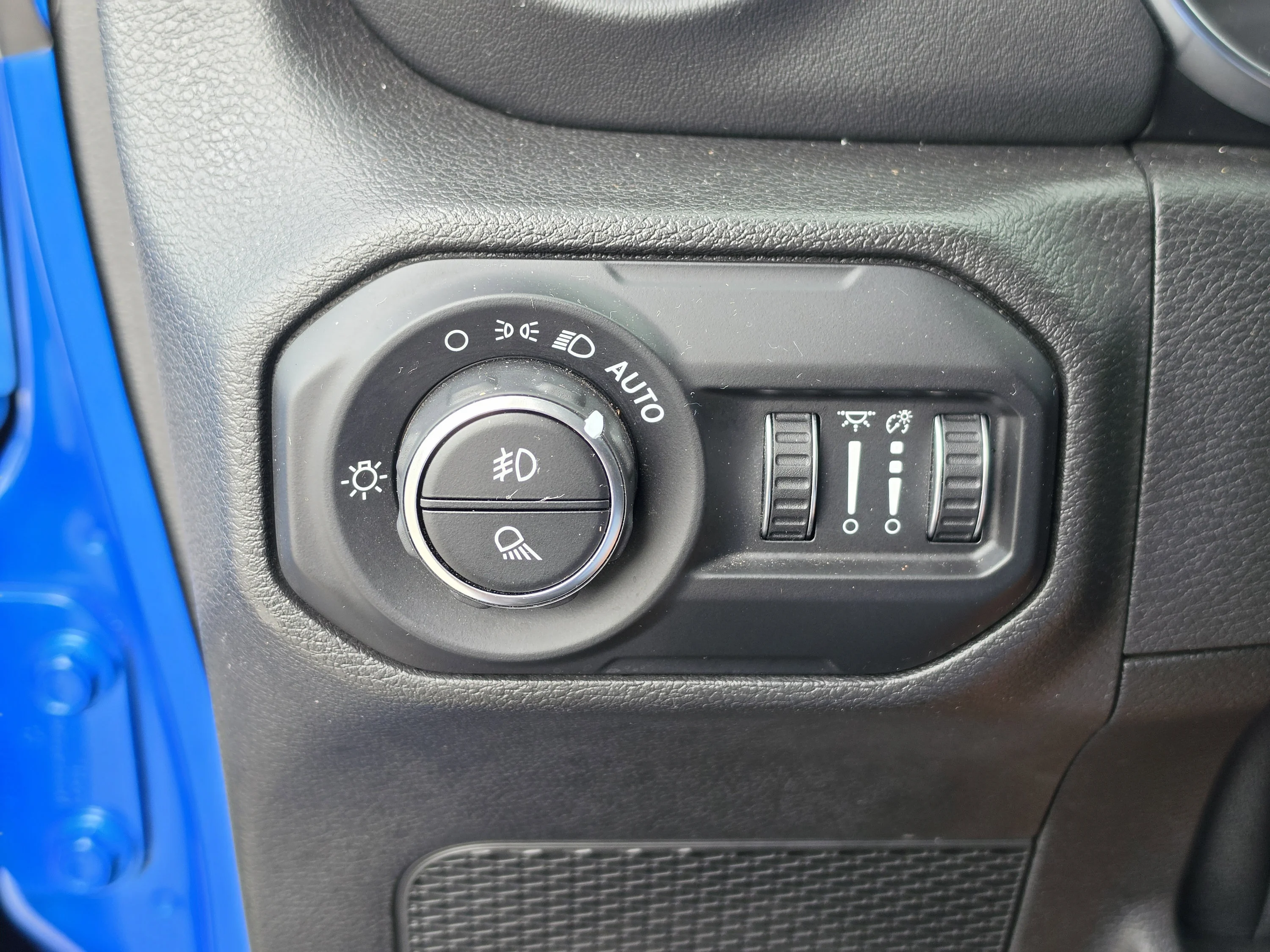 Used 2021 Hydro Blue Pearlcoat Jeep Overland image 31