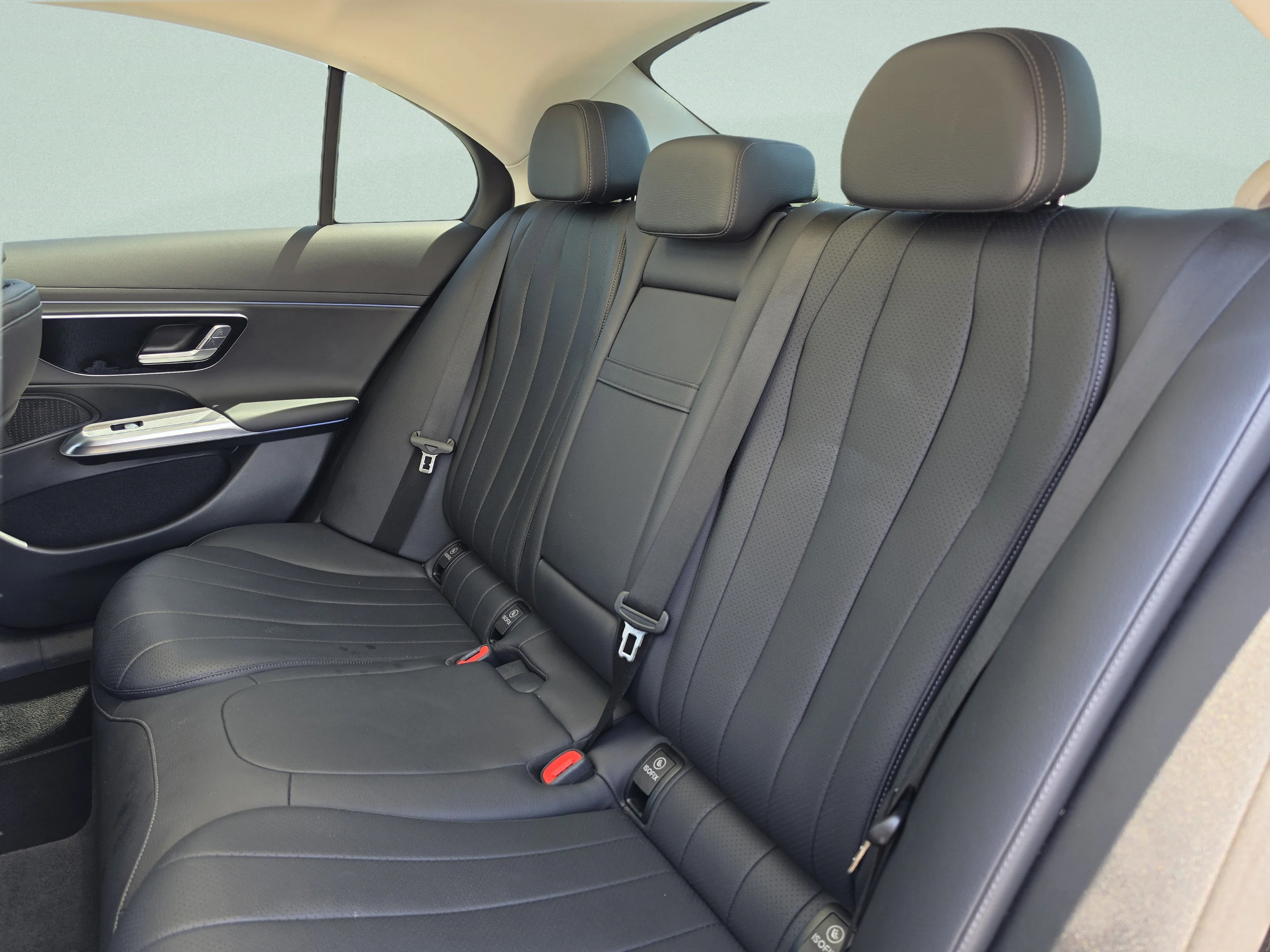 Used 2025 Obsidian Black Metallic Mercedes-Benz E 350 image 19