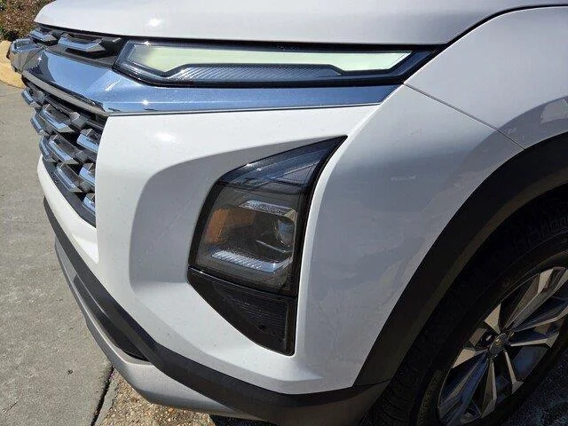 Used 2026 Summit White Chevrolet AWD LT image 10
