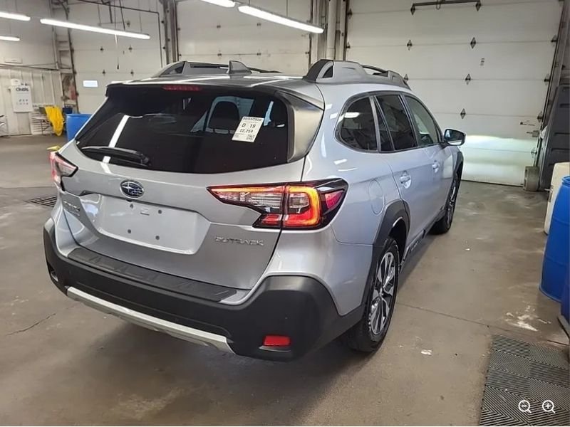 Used 2023 Ice Silver Metallic Subaru Limited image 4