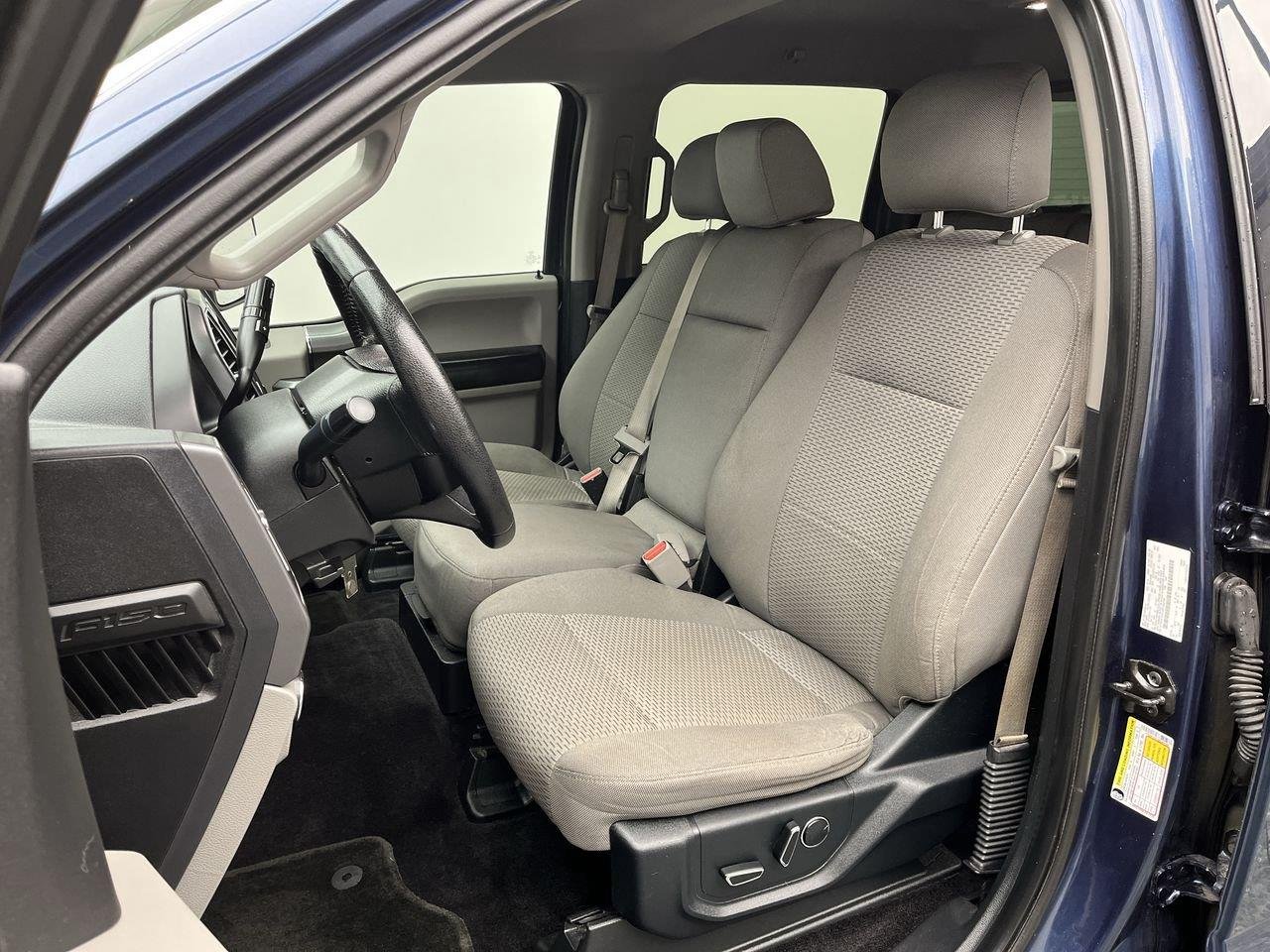 Used 2016 Blue Jeans Metallic Ford XLT image 9