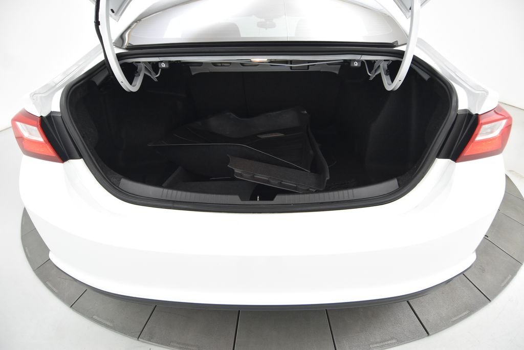 Used 2019 Summit White Chevrolet LS image 32