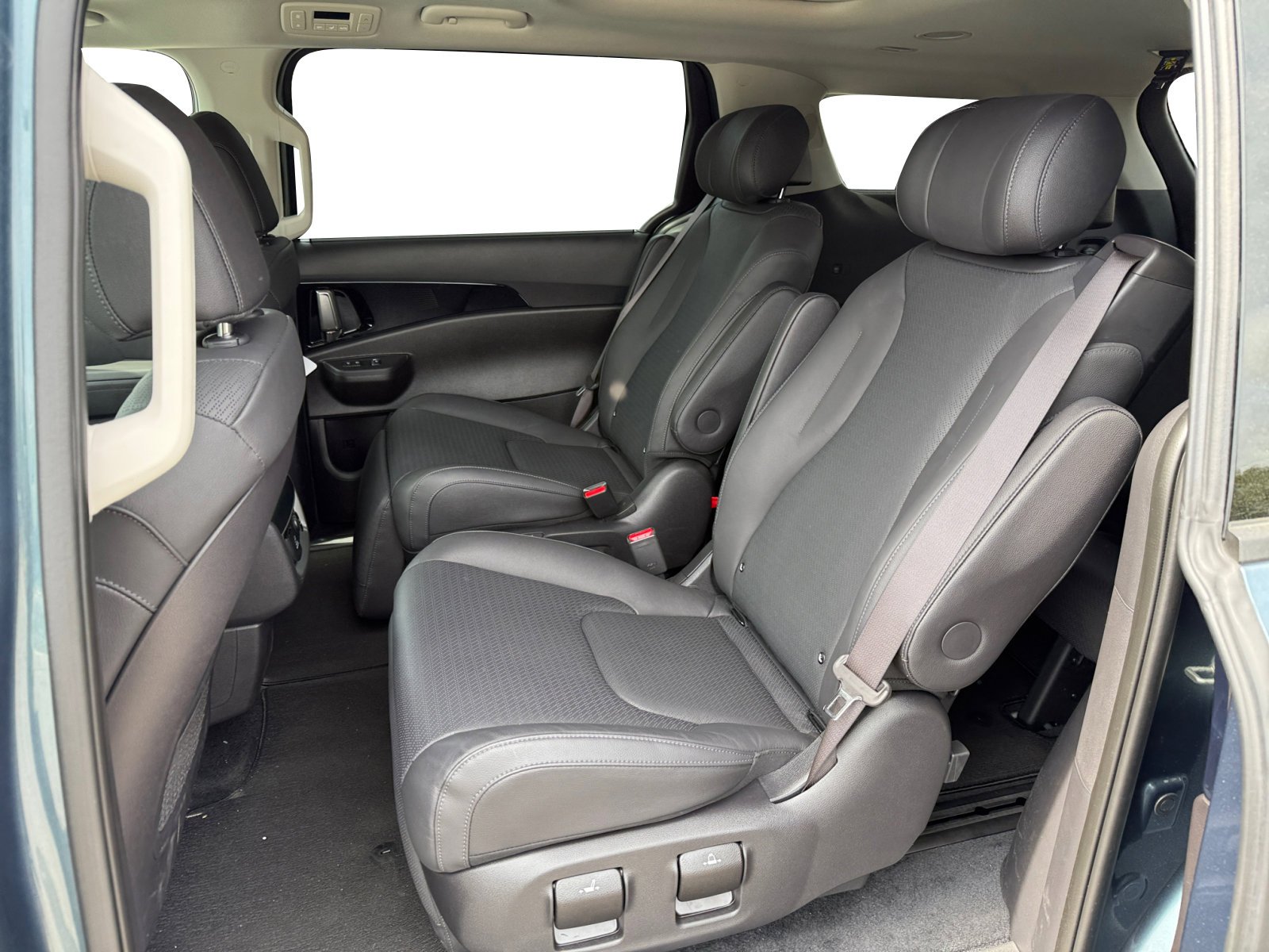 2025 Kia Carnival SX Prestige - Photo 16