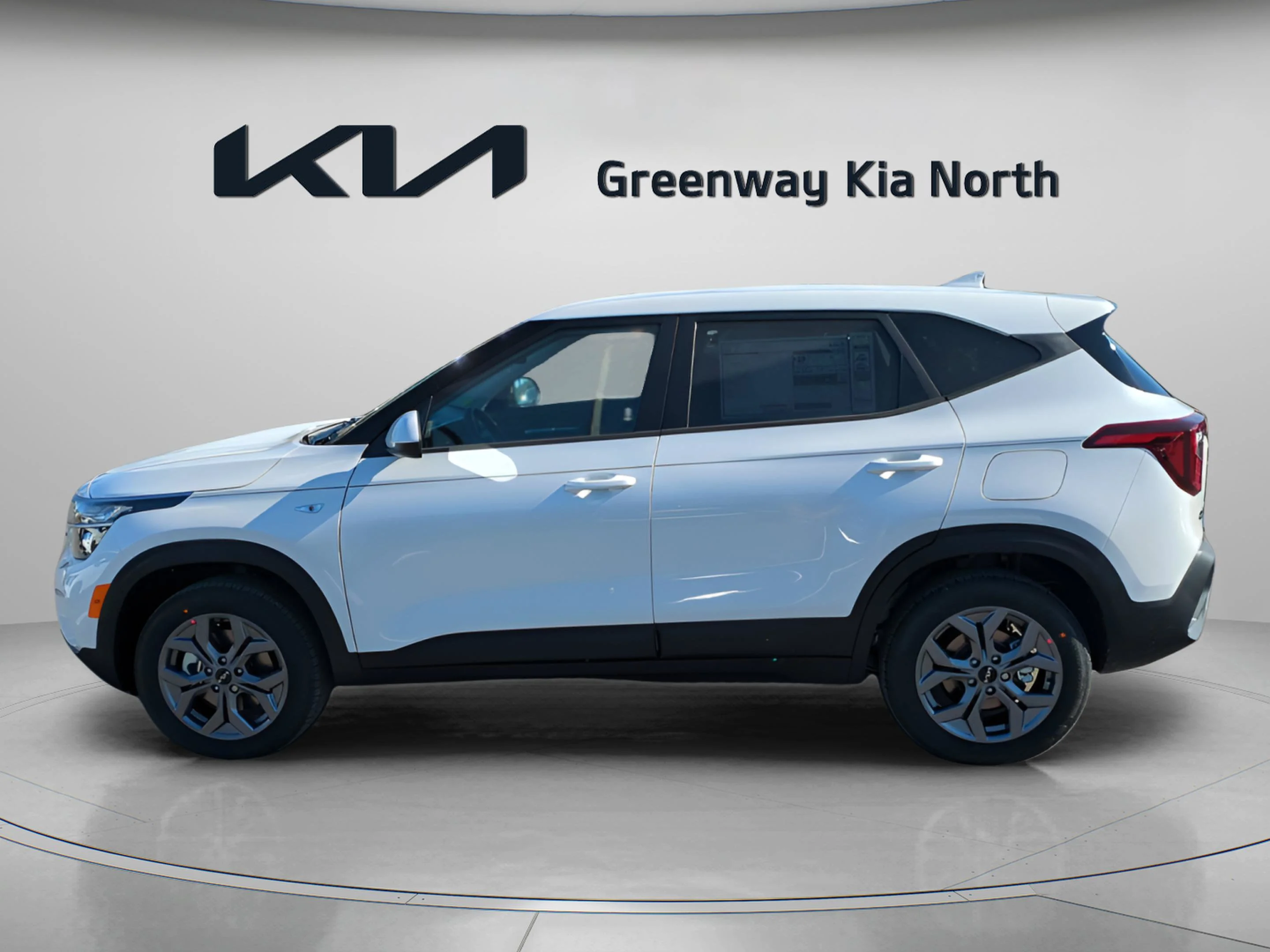 New 2026 Snow White Pearl Kia LX image 5