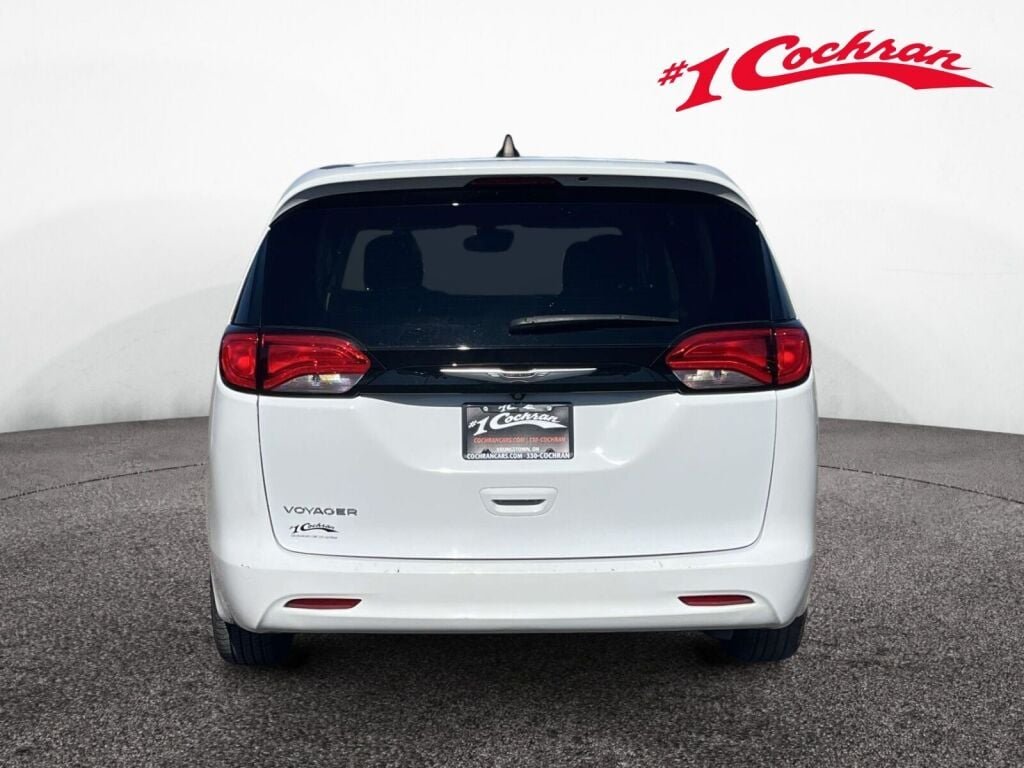 Used 2023 Bright White Clearcoat Chrysler LX image 8