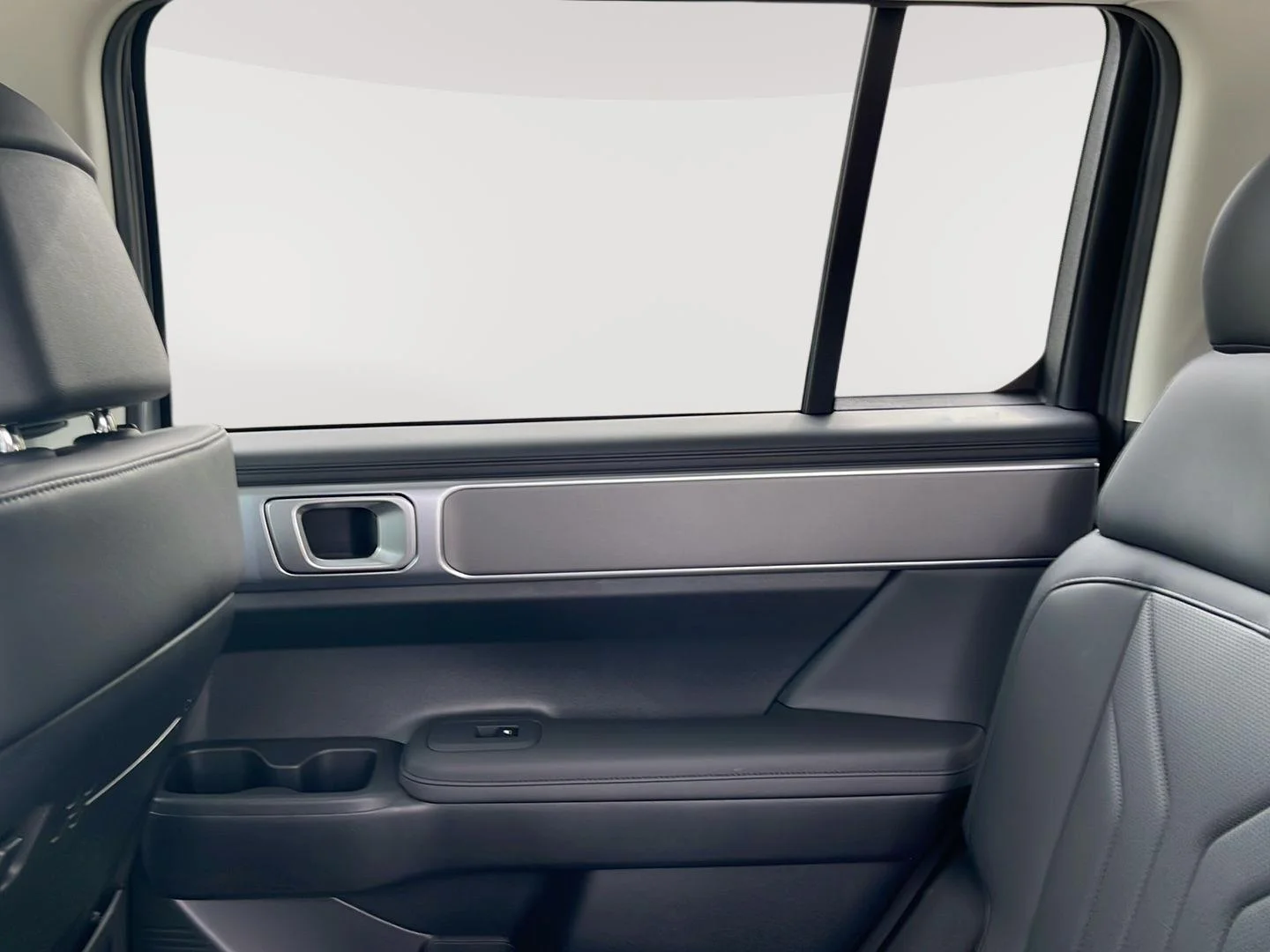 New 2026 Shimmering Silver Hyundai SEL image 12
