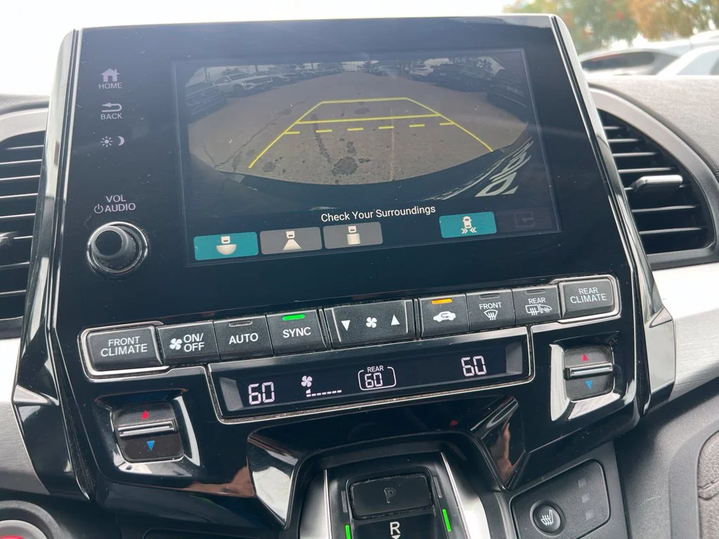 Used 2018 Forest Mist Metallic Honda Touring image 19