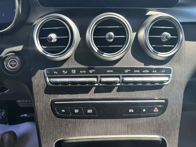 Used 2022  Mercedes-Benz GLC 300 image 38