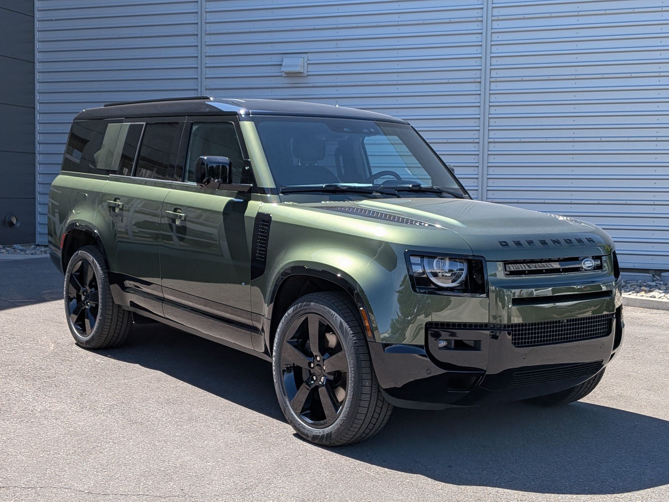 New 2026 Woolstone Green Land Rover P400 X-Dynamic SE image 3