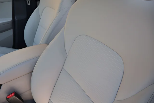 Used 2020 Silver Hyundai SE image 13