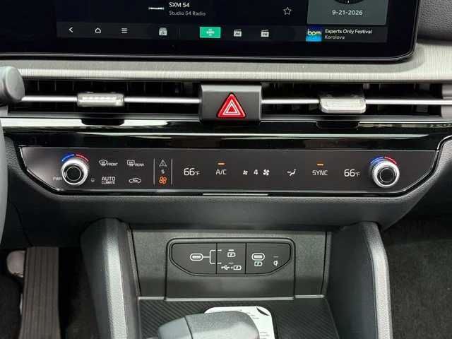 New 2027 Glacial White Pearl / Black Ro Kia X-Line image 18