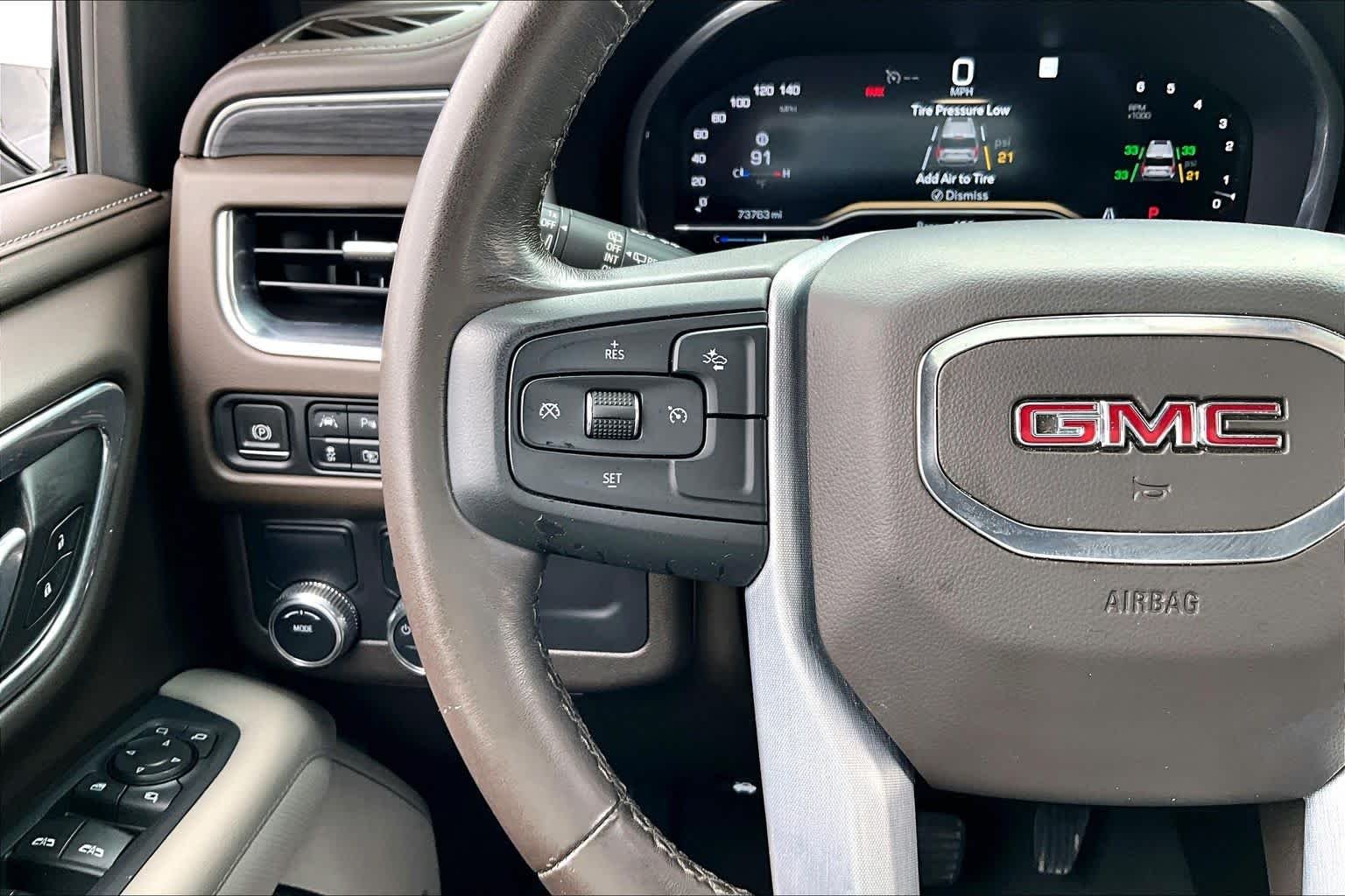 Used 2022 White Frost Tricoat GMC SLT image 24