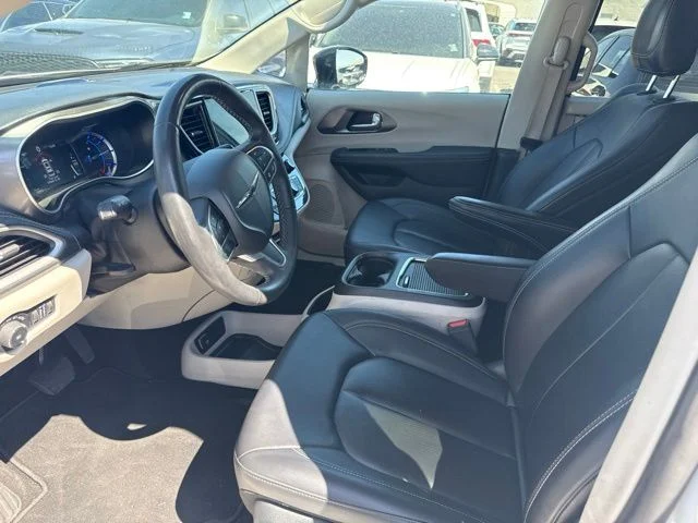 Used 2024 White Chrysler Select image 7