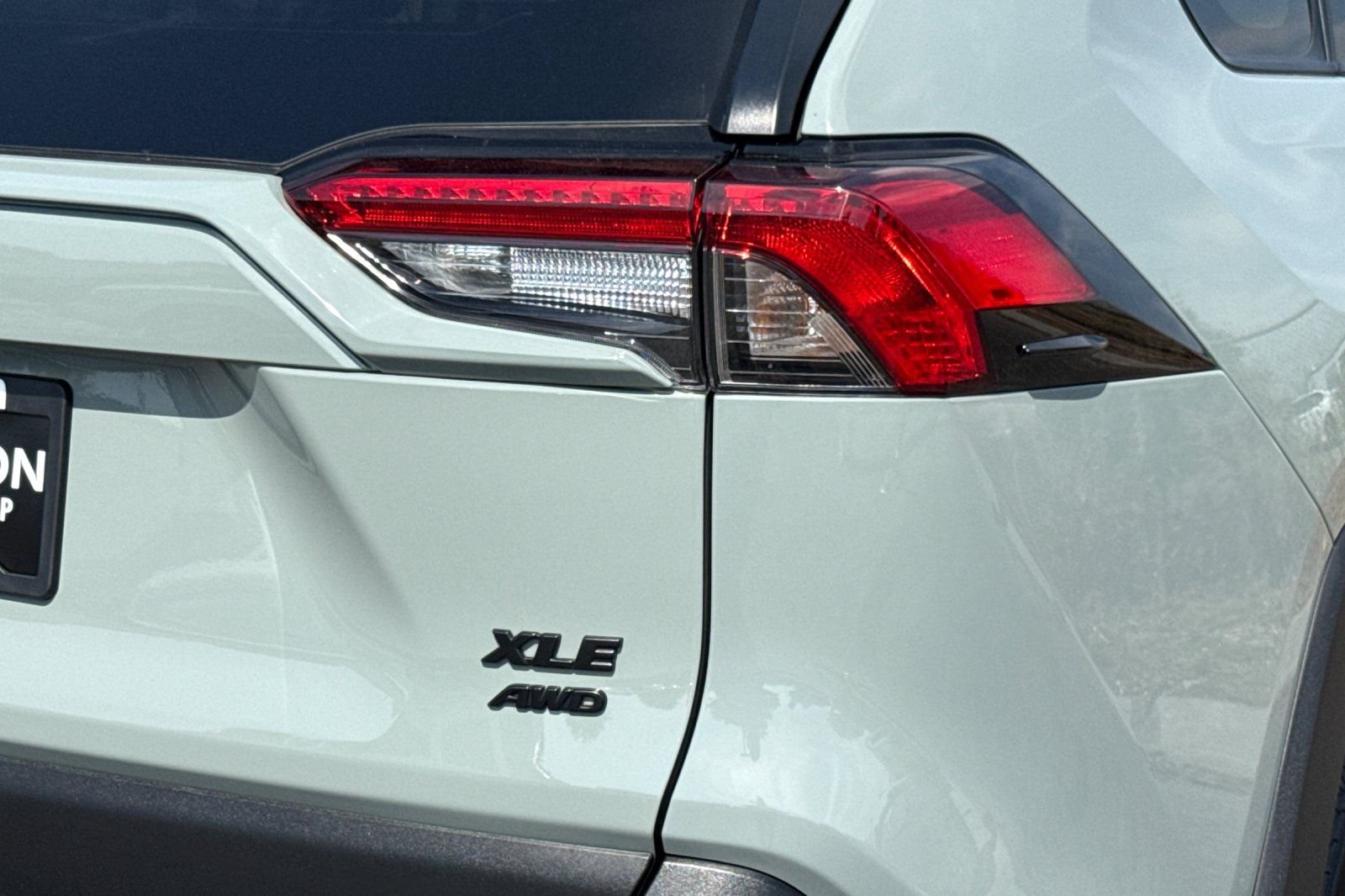 Used 2023  Toyota XLE Premium image 26