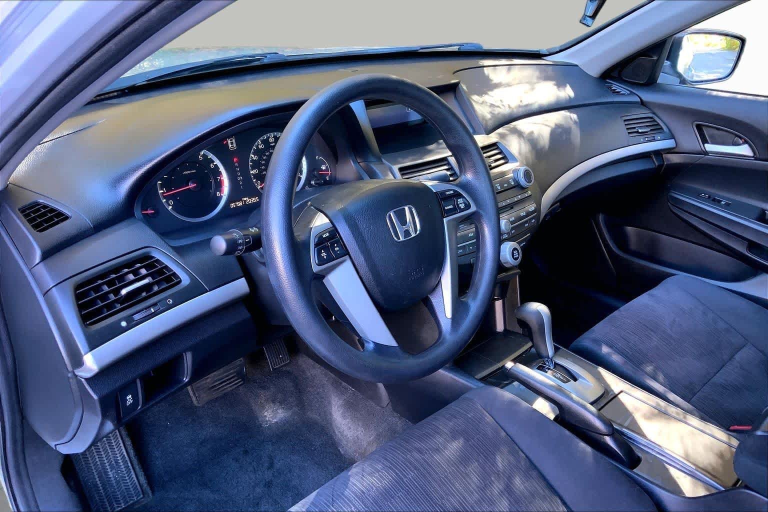 Used 2011 Alabaster Silver Metallic Honda LX-P image 17