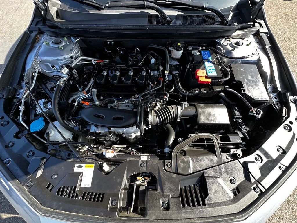 Used 2023 Silver Honda LX image 16