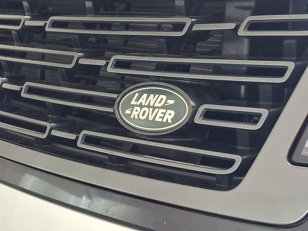 Certified Used 2024 Hakuba Silver Metallic Land Rover SE image 34
