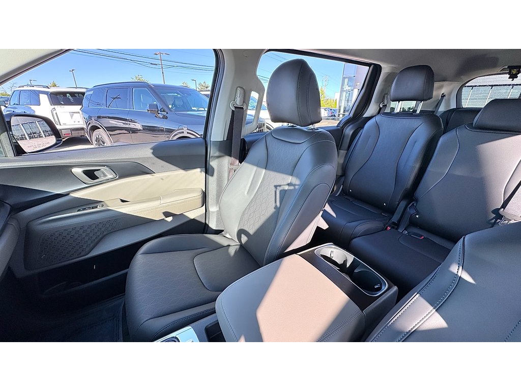 2026 Kia Carnival LXS - Photo 9