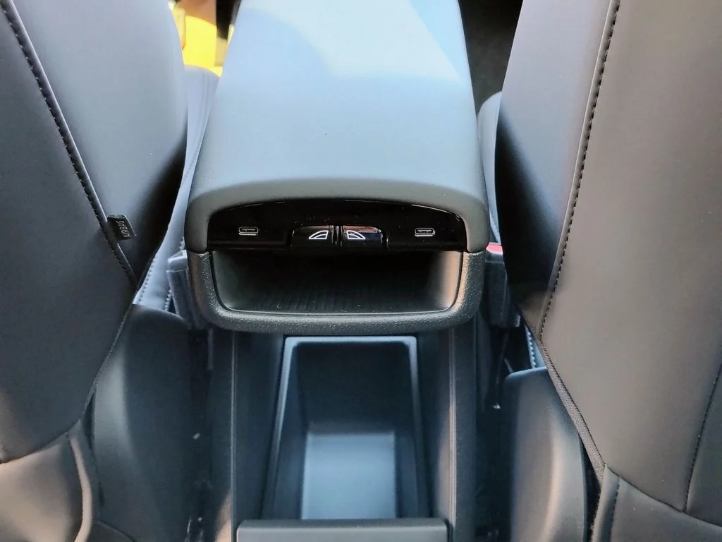 New 2026 Crystal White Volvo Plus image 19