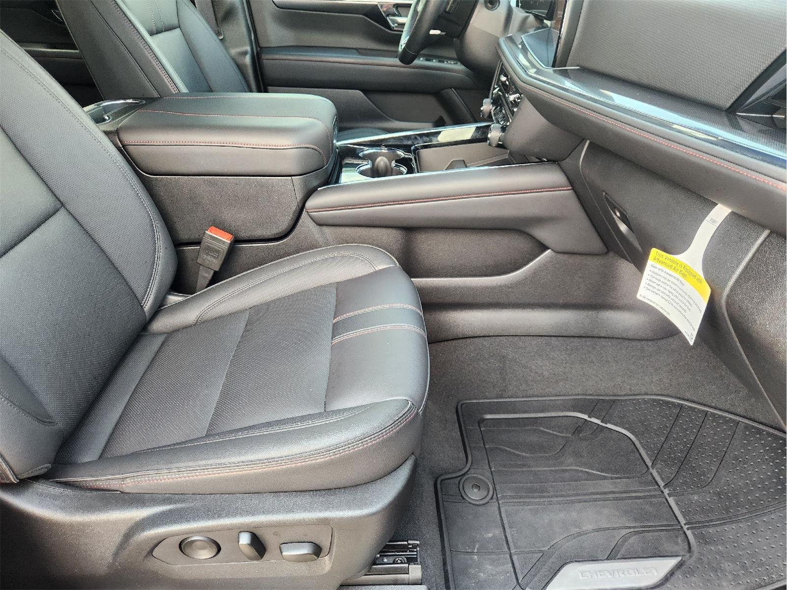 2025 Chevrolet Suburban photo 14 of 35