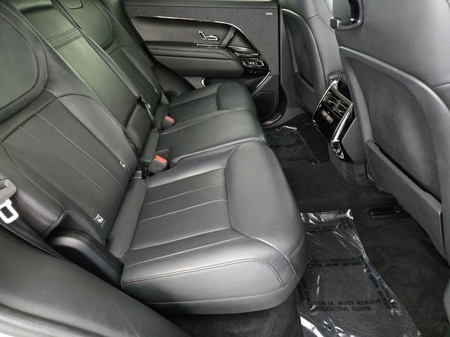 Used 2023 White Land Rover SE Dynamic image 17