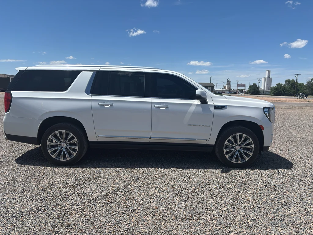 Used 2021 White GMC Denali image 3